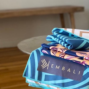 Packable, Eco-Friendly, Sand-Free Beach Towel image 8