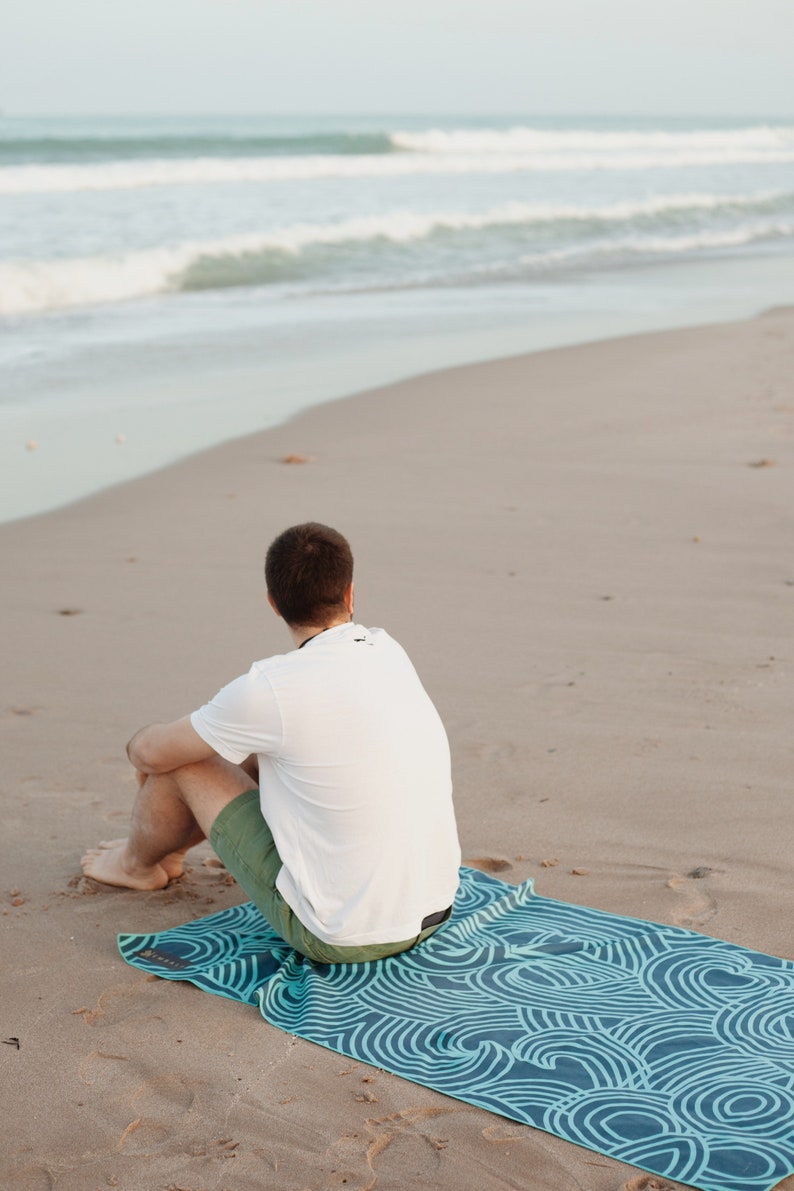 Packable, Eco-Friendly, Sand-Free Beach Towel image 9