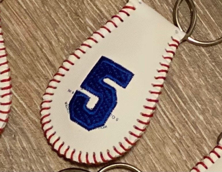 Llavero de béisbol bordado en cuero personalizado