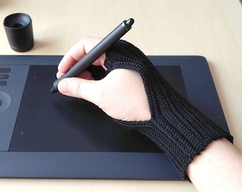 Protective Crochet Glove for Digital Artist