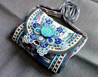 Elegante bolsa de ganchillo de invierno congelada con copo de nieve de hielo brillante Soutache