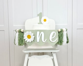 Daisy 1st Birthday Girl High Chair Banner,  Boho Flower First Birthday Party, White Daisy Tassel Wall Banner Sign, First Smash Cake Decor