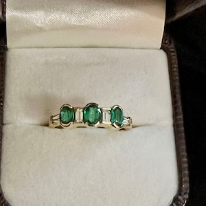 Vintage massief 18 kt geel goud echte natuurlijke ovale smaragd en diamanten baguette ring maat 8