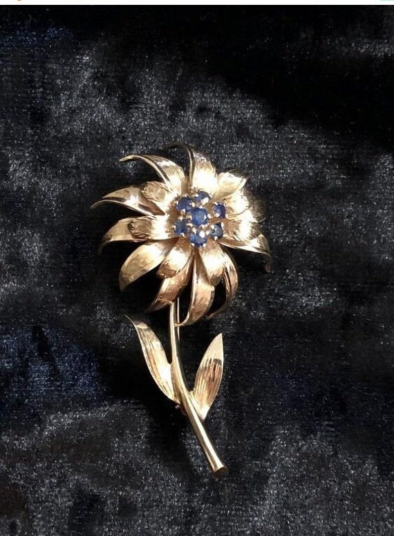 Vintage Solid 14K Yellow Gold Sapphire Flower Bro… - image 1