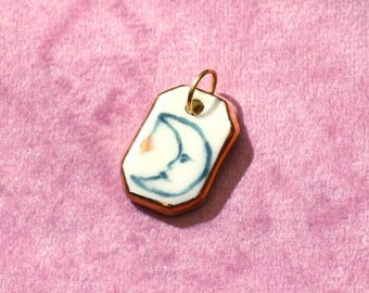 Hand-Painted Ceramic Moon Face Pendant – Gold Lustre Celestial Charm for Necklace