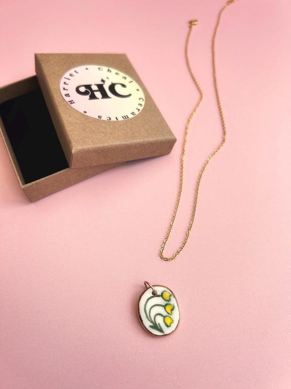 Hand-Painted Porcelain Yellow Tulip Pendant – Floral with Gold Lustre Edge