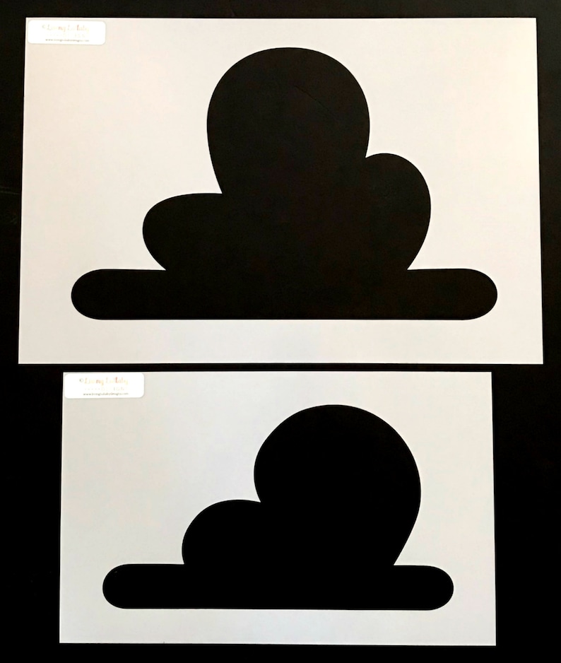 Puede incluir: Dos plantillas en blanco y negro con forma de nube. Las plantillas est&aacute;n sobre un fondo blanco.