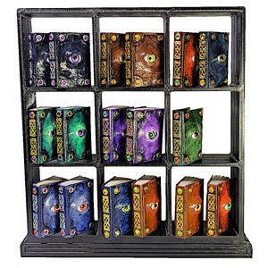 Miniatur Zauberbuch mit Realistischem Auge – Handgemachtes magisches Grimoire für Puppenhäuser & DnD Requisiten