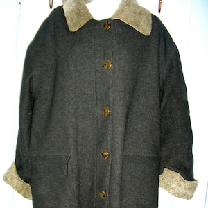 Vintage Hilary Radley Women's Full Length Beige Wool and Angora Coat, Size  14 