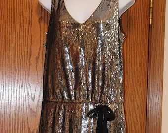 Vintage, NWT Nicole Miller silver sequin cocktail party dress, size medium, plunge front