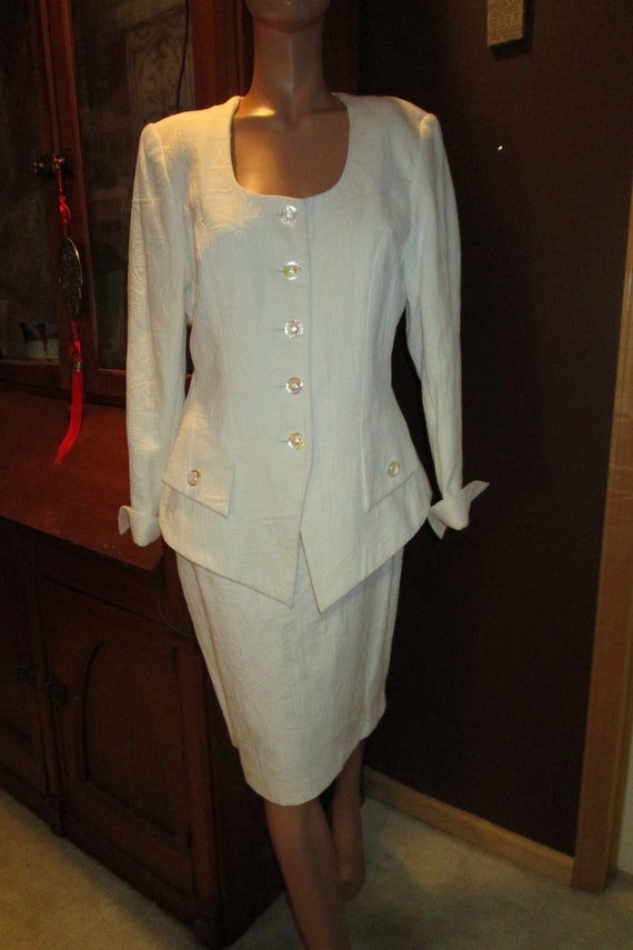 Vintage Mary McFadden, white suit, size 12, textur