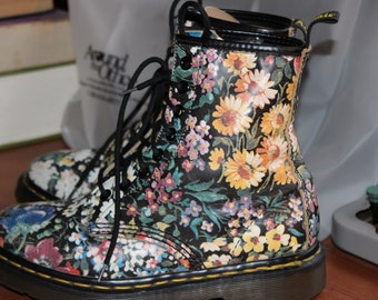 vintage, années 90, bottines fleuries emblématiques Doc Marten, Sienna Miller, RARE, Royaume-Uni 4, femmes américaines 6 fabriquées en Angleterre