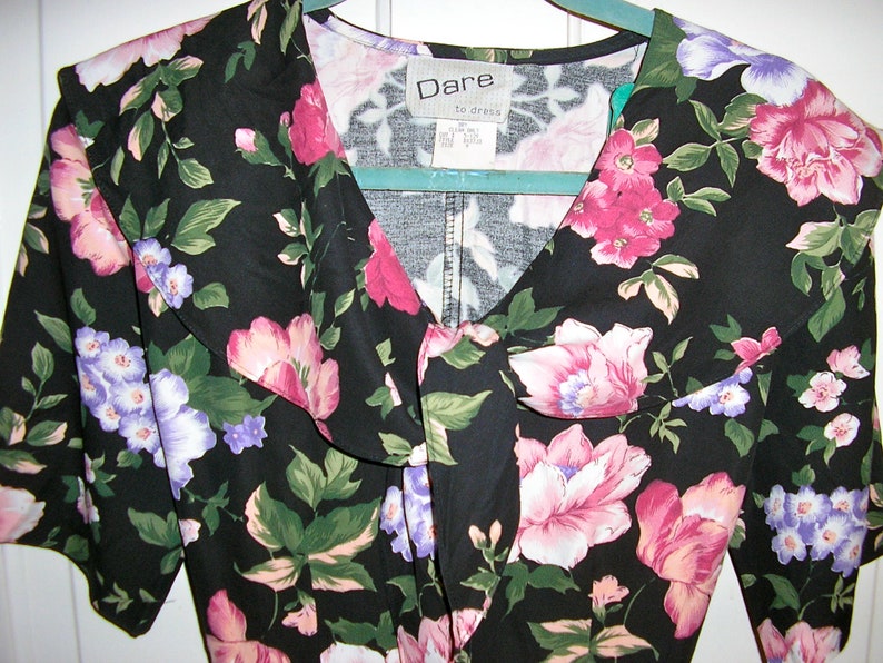 dark floral print sailor collar Vintage 90s floral romper shorts back tie shorts jumpsuit size 9 MINT