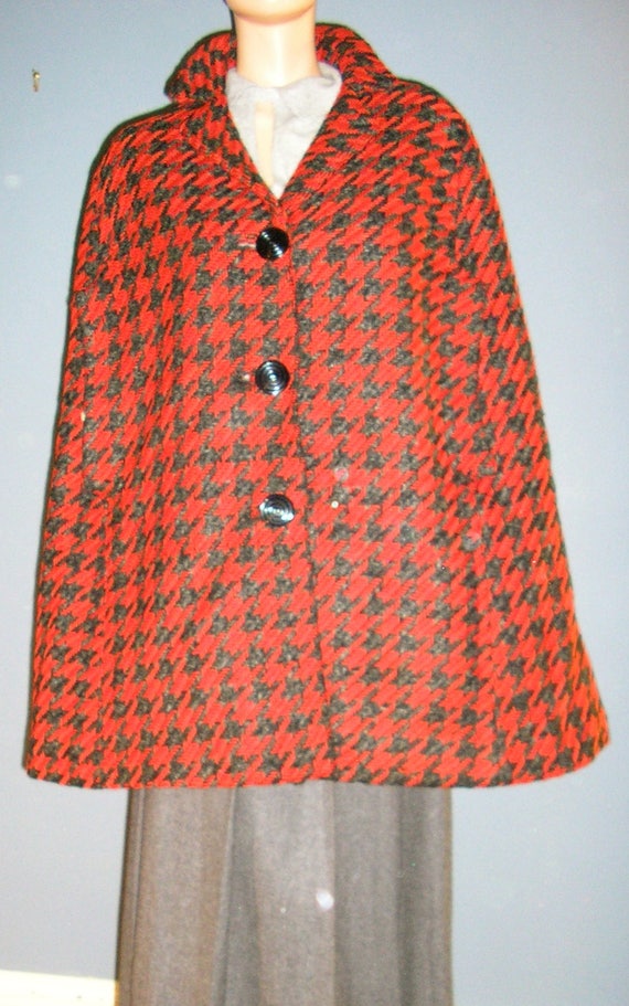 SALE, Vintage 60s wool houndstooth cape, red and b