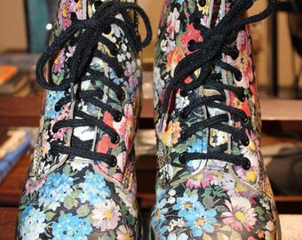 Bottes Doc Martens vintage iconiques à motif floral, fabriquées en Angleterre, pointure 7 UK (9 US femme).