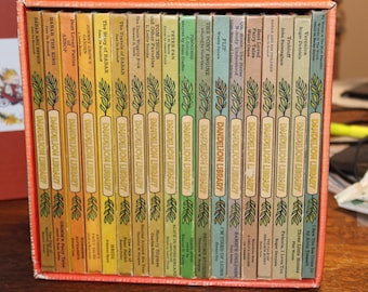 vintage des années 1960, ensemble de livres de bibliothèque de pissenlit, dans un étui