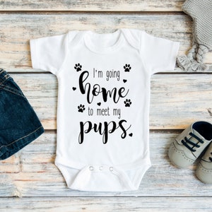 I&#39;m going home to meet my pups, Coming home outfit, Dog lover, Dog siblings, Dog baby announcement, Newborn baby gift, Baby shower gift