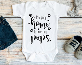 Je rentre à la maison pour rencontrer mes chiots, tenue de retour à la maison, amoureux des chiens, frères et sœurs, faire-part de naissance chien, cadeau naissance, cadeau baby shower