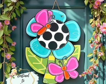 Colgador de puerta de primavera con decoración de flores y mariposas