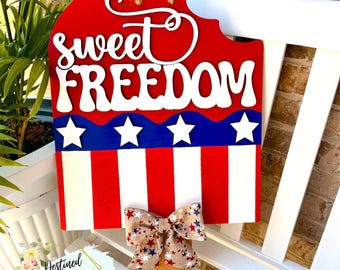 Colgante patriótico para puerta "Sweet Freedom" - Decoración para el Día de la Independencia del 4 de julio
