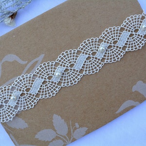 Ivory Bridal Garter Set For Wedding Ivory Lace Trim Minimal Garter, Bridal Garter Set Ivory, Bride Wedding Toss Garter Rustic Keep Garters