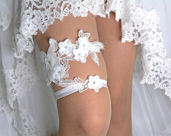 White 3D flower wedding rhinestones garter set for wedding white lace heandmade plus size unique simple elegant boho bridal brides garters