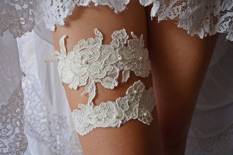 Ivory Garter Ivory Lace Wedding Gift Rustic Garter Set, Ivory Garter Belt, Wedding Garter in Vintage, Boho Wedding Garters Bridal Garter Set image 7