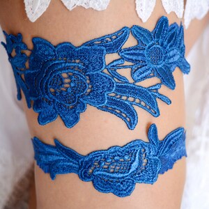 Algo azul liga de boda set novia regalo encaje recuerdo liga azul toss liga nupcial, liga conjunto ligas azul real para novias boda