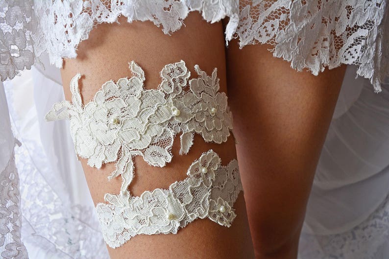 Ivory Garter Ivory Lace Wedding Gift Rustic Garter Set, Ivory Garter Belt, Wedding Garter in Vintage, Boho Wedding Garters Bridal Garter Set image 10