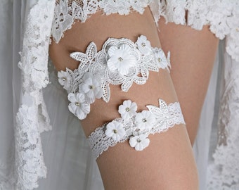Off white satin flower appliques bridal cristal garter set for wedding, white lace wedding boho leaf bride gift garter bridesmaid 3D flowers