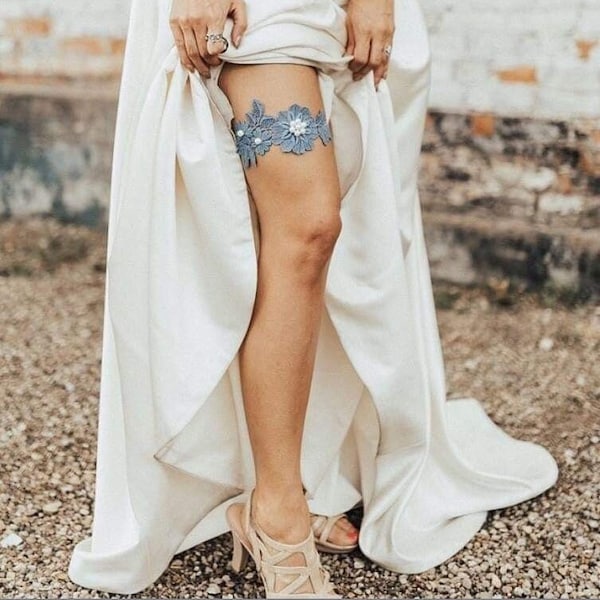 Ensemble de jarretelles de mariage en dentelle bleue, perles blanches, quelque chose de bleu, fait main, jarretière de mariée bleu poudré