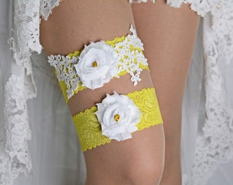 Set of garter yellow white summer wedding garter set for bride, toss & keepsake bridal garter set for boho wedding garters yellow garter set