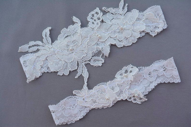 Ivory Garter Ivory Lace Wedding Gift Rustic Garter Set, Ivory Garter Belt, Wedding Garter in Vintage, Boho Wedding Garters Bridal Garter Set image 4