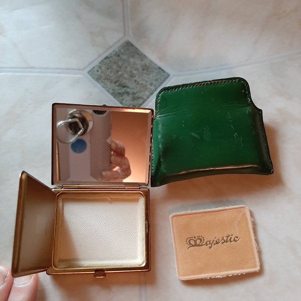 Green Vintage  leather case with gold  & green trim Powder case with duster pad,  no powder, opens twice