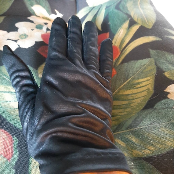 Black gloves made from nylon which is an excellen… - image 1