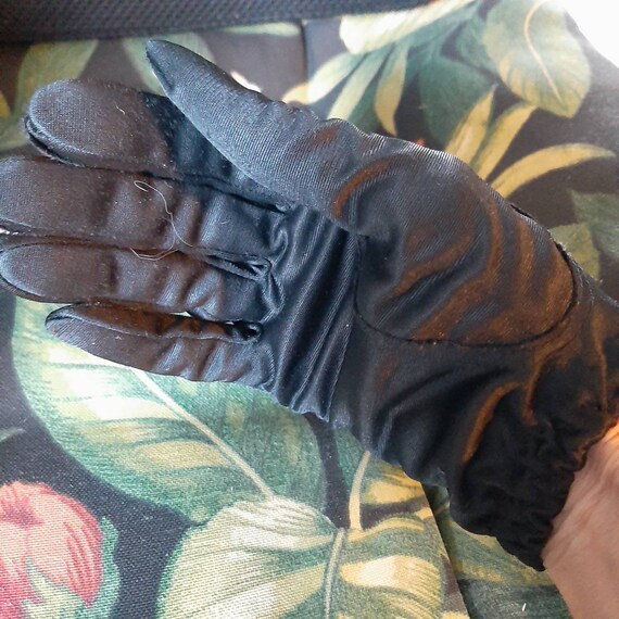 Black gloves made from nylon which is an excellen… - image 2