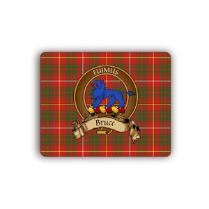 Puede incluir: Un patrón de tartán rojo, verde y amarillo con un círculo marrón que contiene un león azul y el texto "Fulimus" sobre el león y "Bruce" debajo del león.