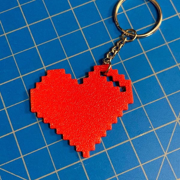 8-bit Heart Keychain, Heart Key Dangle, Heart-shaped keychain, 3d printed Heart keychain,8-bit gamer life keychain<