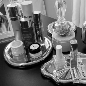 Irregular Shaped Silver Plated Ceramic Decorative Tray/ Dish. Perfect for displaying/organizing everyday jewelry, cosmetics, skincare etc.