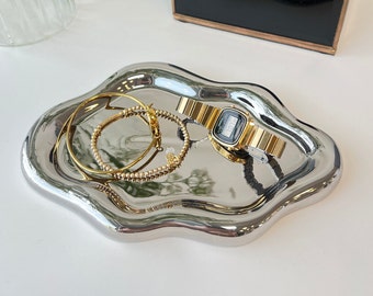 Plateau de rangement décoratif en métal argenté de forme irrégulière pour organisateur de vaisselle à bijoux, parfait pour les bagues, bracelets, colliers, boucles d'oreilles