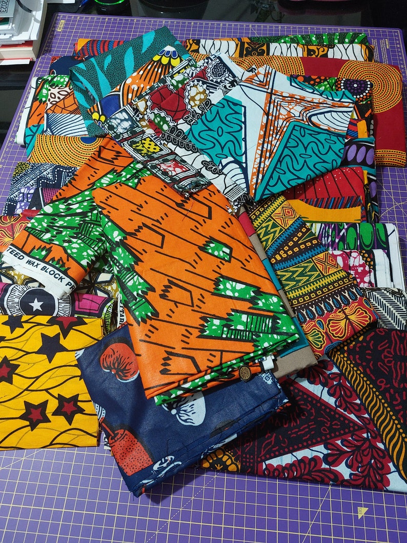 Pacchetto di tessuti africani, pacchetto di scarti di tessuto Ankara, piccoli pezzi di scarto, 24 pezzi di scarti di tessuto casuali, per artigianato, collage, consegna nel Regno Unito immagine 2