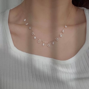 Collar de perlas de agua dulce envuelto en alambre y bañado en oro de 14 quilates. Collar de perlas con margaritas. Collar con borlas. Collar de encaje. Collar de perlas para novias.