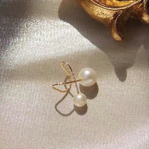 Natural Hetian Jade freshwater pearl clip-on/ear cuff. No pain Jade ear clip. comfortable Non pierced ear clip. dainty minimalist ear cuff. double pearls