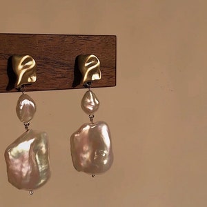 Freshwater baroque double pearl nugget stud dangle earrings. Statement earrings. Boho pearl earring. Chic pearl earrings