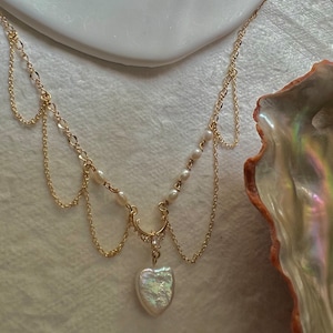 vintage style freshwater heart shape pearl necklace. Filigree zircon necklace. Elegant necklace. Wavy chain necklace. Gift.