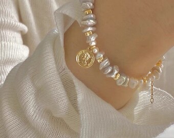 Freshwater petal pearl with gold beads dangle coin bracelet. Boho chic pearl bracelet. Adjustable bracelet. Dainty bracelet. Gift for her