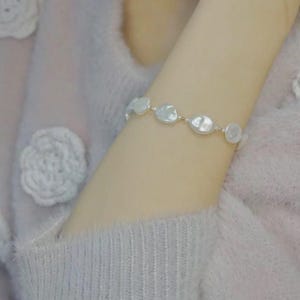 14K gold filled Hochwertiges Lust Barock AAAA Keshi Perlen Top Armband. Metallisch reflektierender Armreif. Minimalistisches Armband. Geschenk für sie.