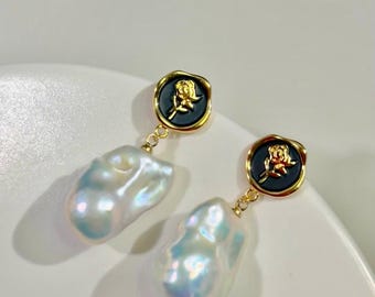Baroque freshwater pearl vintage earrings. No piercing earrings. Wedding earring. Rose earrings . Chic pearl earrings.
