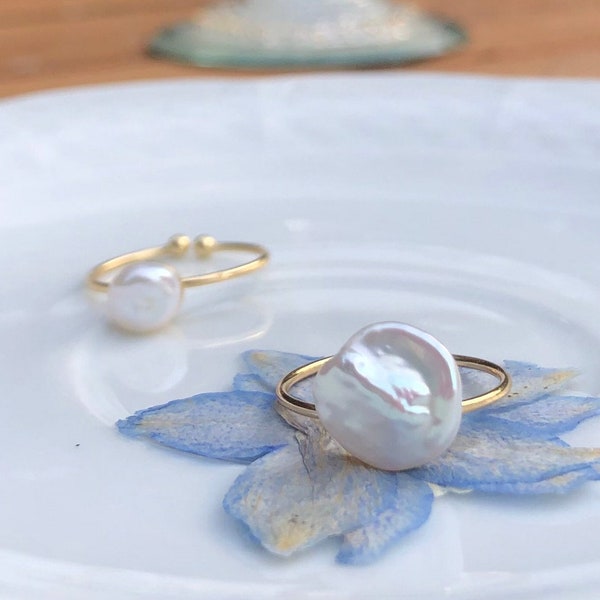Minimalist baroque pearl luster ring. dainty white pearl ring. keshi pearl ring. baroque Petal pearl ring. genuine pearl ring. Wedding ring