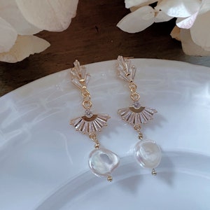 Freshwater baroque pearl earrings. Art Deco earring. Fan earrings. Boho wedding earrings. June birthstone. Real pearl earrings. Gift for her